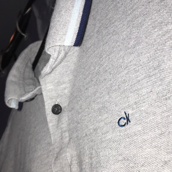 Calvin Klein button down t-shirt, nearly new. - Picture 3 of 4